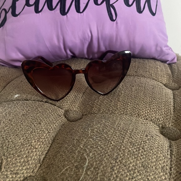 Brown Heart Sunglasses - Picture 3 of 3